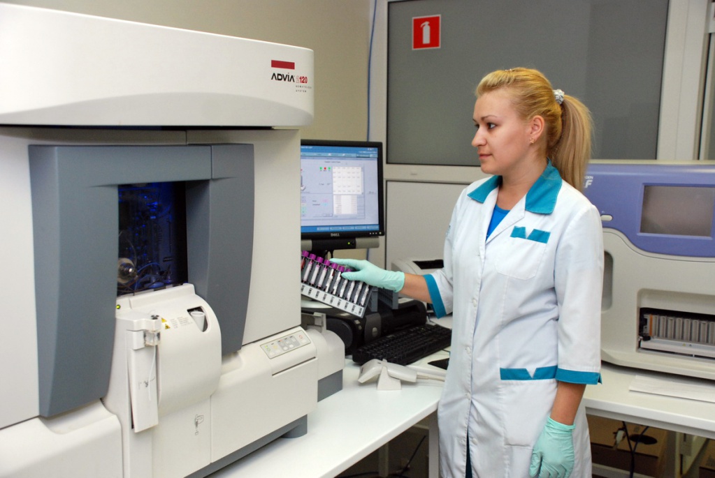 Автоматический анализатор для выполнения клинического анализа крови. Лабораторная служба компании LADR в Санкт-Петербурге